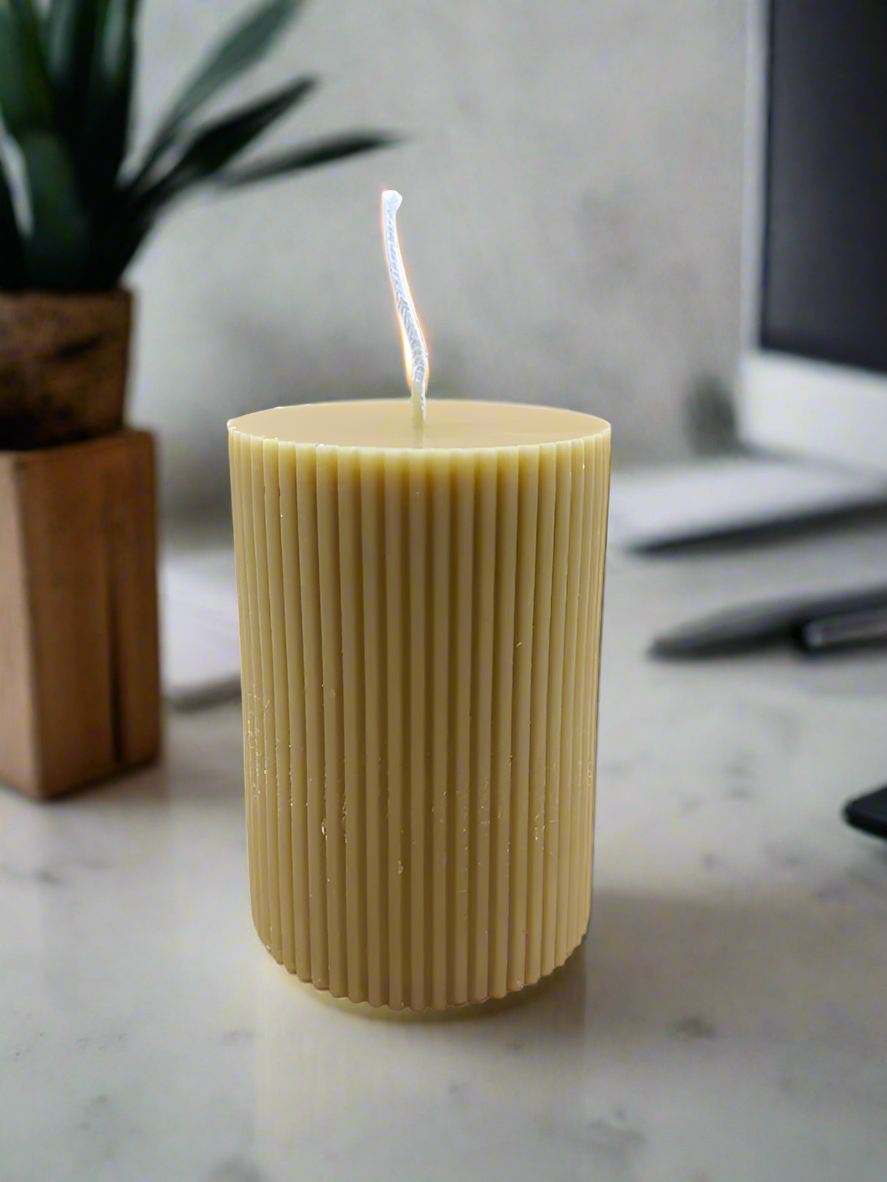Elegant ribbed candle